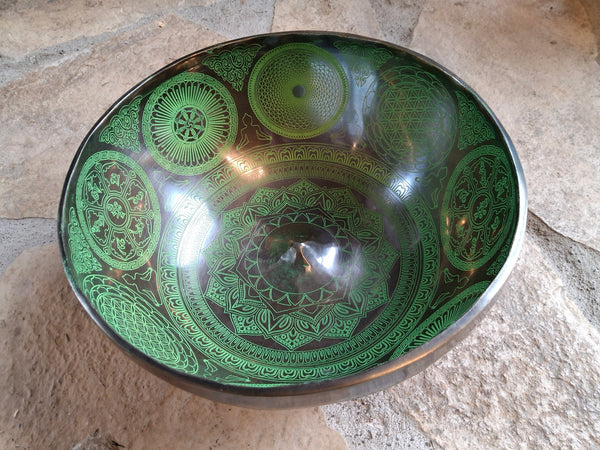 Bowl 917: 9.5" Thangka Art Work Himalayan Singing Bowl 141 Hz C#3+30