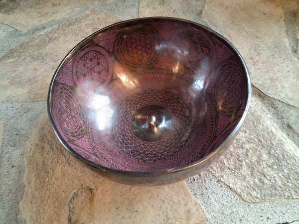 Bowl 920: 10" Thangka Art Work Himalayan Singing Bowl 141/149 Hz C#3+30