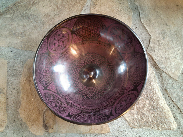 Bowl 920: 10" Thangka Art Work Himalayan Singing Bowl 141/149 Hz C#3+30