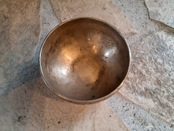 Bowl 865: 5" Antique Discord Himalayan Singing Bowl 463 HZ A#4-12