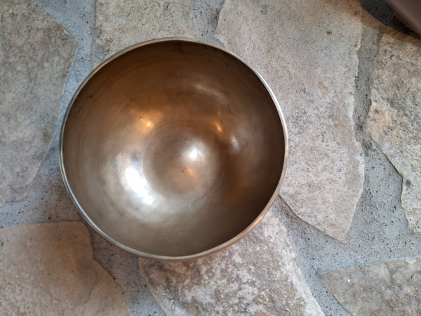 Bowl 838: 6.5" Vintage Himalayan Singing Bowl 208 HZ G#3+3