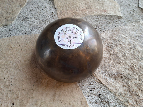Bowl 544: 4" Himalayan Singing Bowl 633 HZ D#5+30