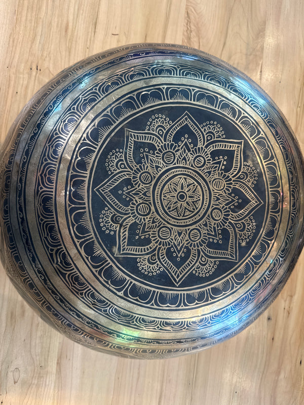Bowl 1002: 18" Himalayan Singing Bowl 67 hz C2+42
